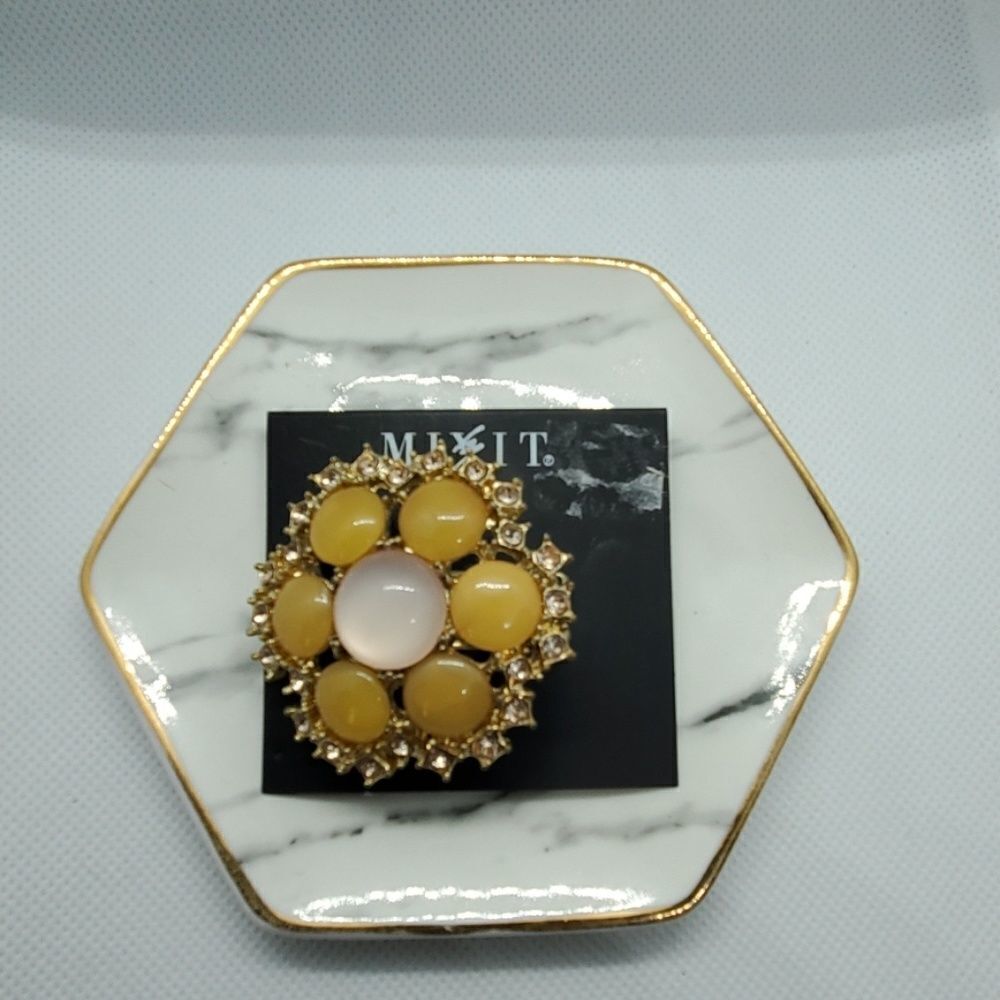 NWT Mixit Gold & Pink Ring